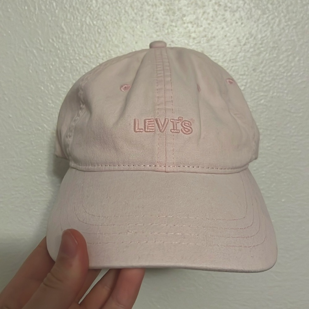 Pastel pink levi’s hat